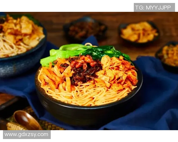 足球明星挑战美食极限螺蛳粉的独特魅力引发热议