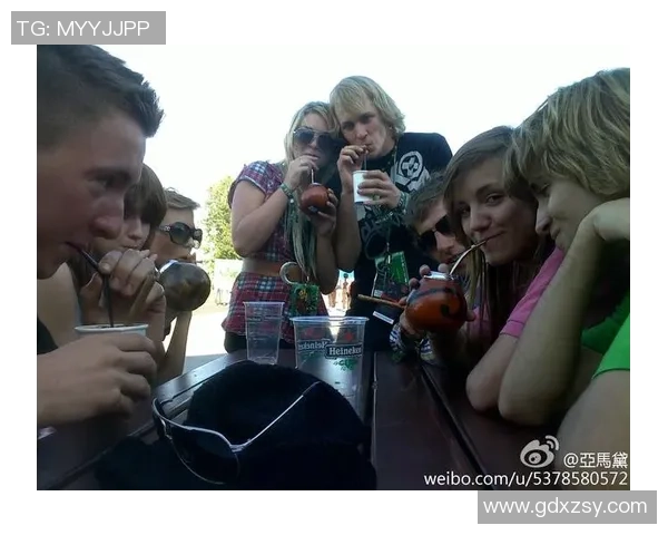 足球明星与马黛茶的奇妙碰撞探索他们背后的故事与魅力 足球明星与马黛茶的奇妙碰撞探索他们背后的故事与魅力