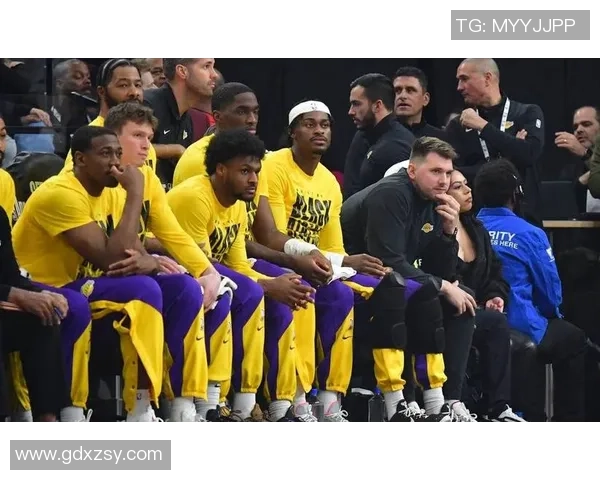 湖人队最新足球明星阵容揭秘及球员表现分析