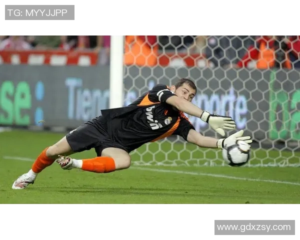 足球明星魅力横版帅照展现运动之美与风采 足球明星魅力横版帅照展现运动之美与风采